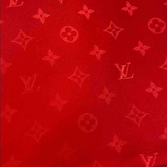 Beautiful Red Louis Vuitton Monogram 100% Silk Square Scarf - Picture 2 of 4
